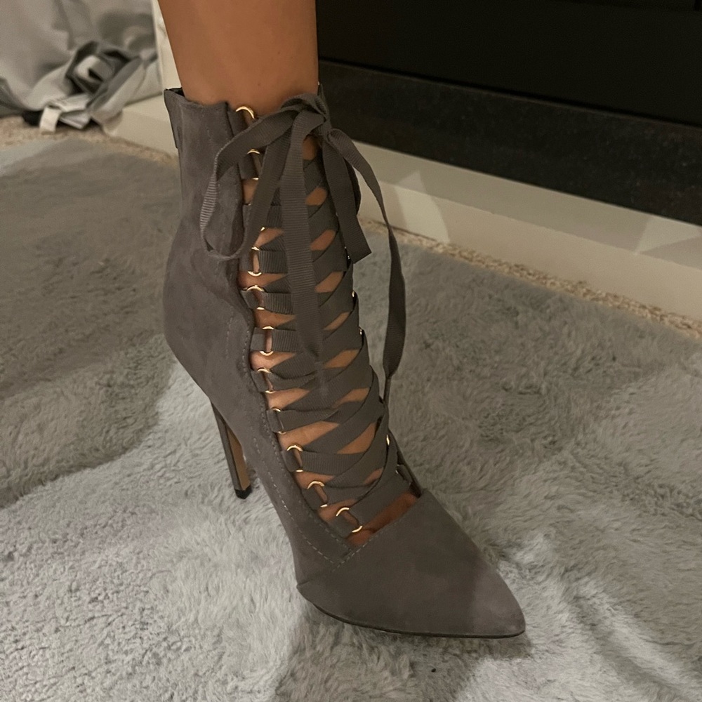 SIZE 7.5 SUEDE HEELS